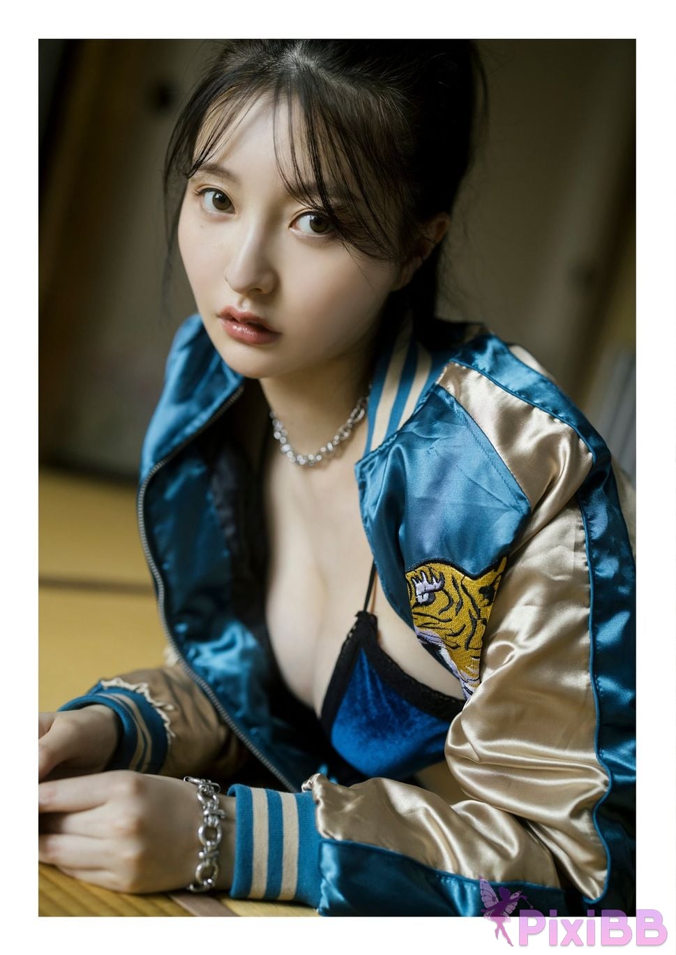 Japanese Idol Moka Hashimoto Moeka Digital only YJ PHOTO BOOK Tomoka SideA looks like hes flirting PixiBB (50)